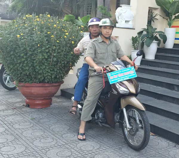 Ra quân đội hình "Xe ôm tình nguyện" phường 15 quận 10